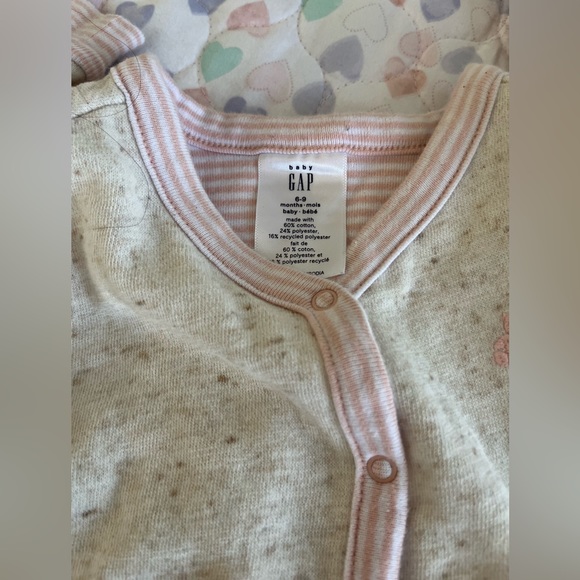 A lot of baby girl clothes , from 0-9 months. Like New - Picture 8 of 8